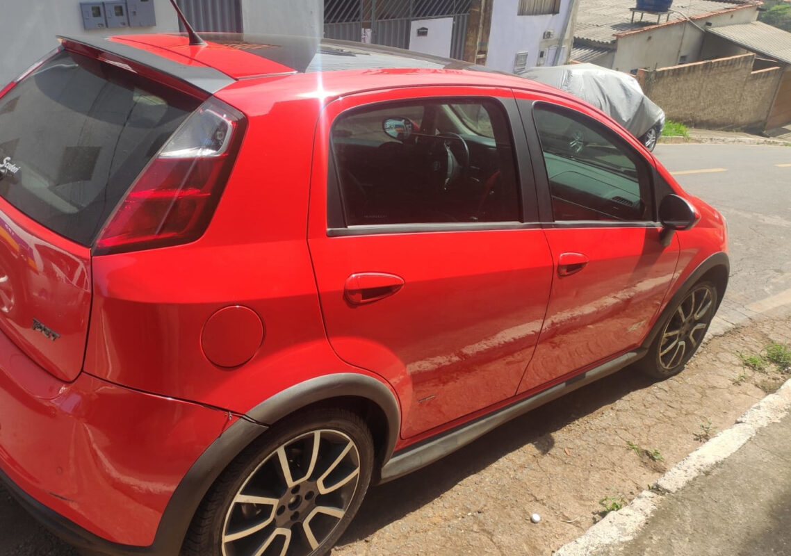 Carro roubado é recuperado pela PM em em Itabirito Diário de Ouro Preto