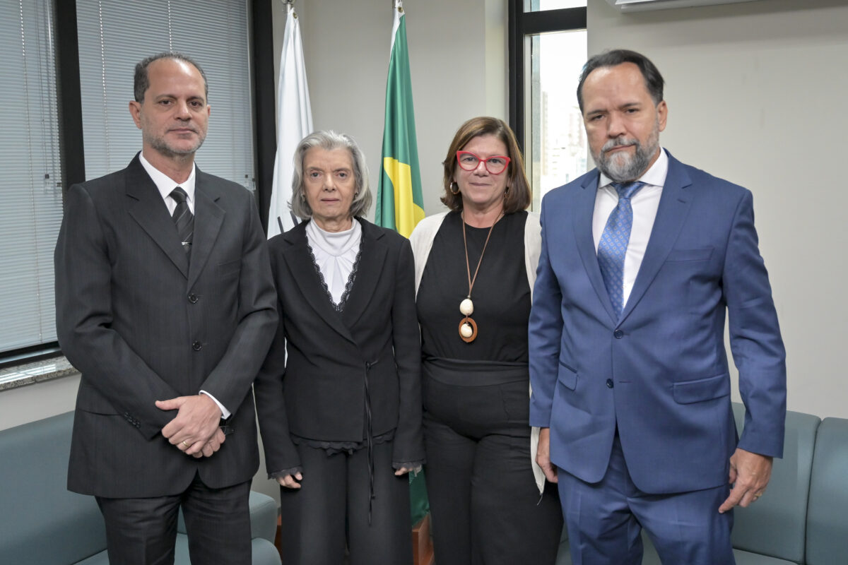 Ministra Cármen Lúcia visita o TRE-MG para falar sobre a preparação das Eleições 2024